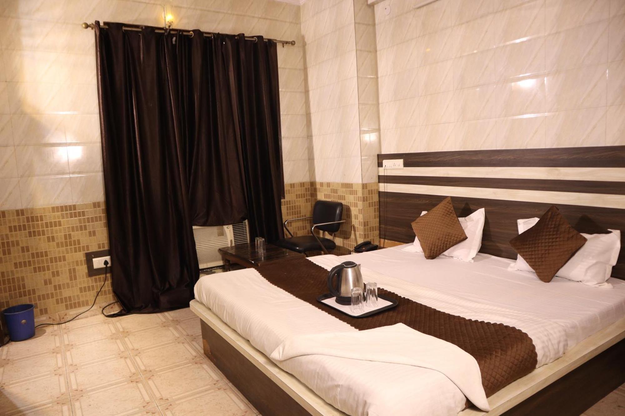 Hotel P R Palace 勒克瑙 外观 照片