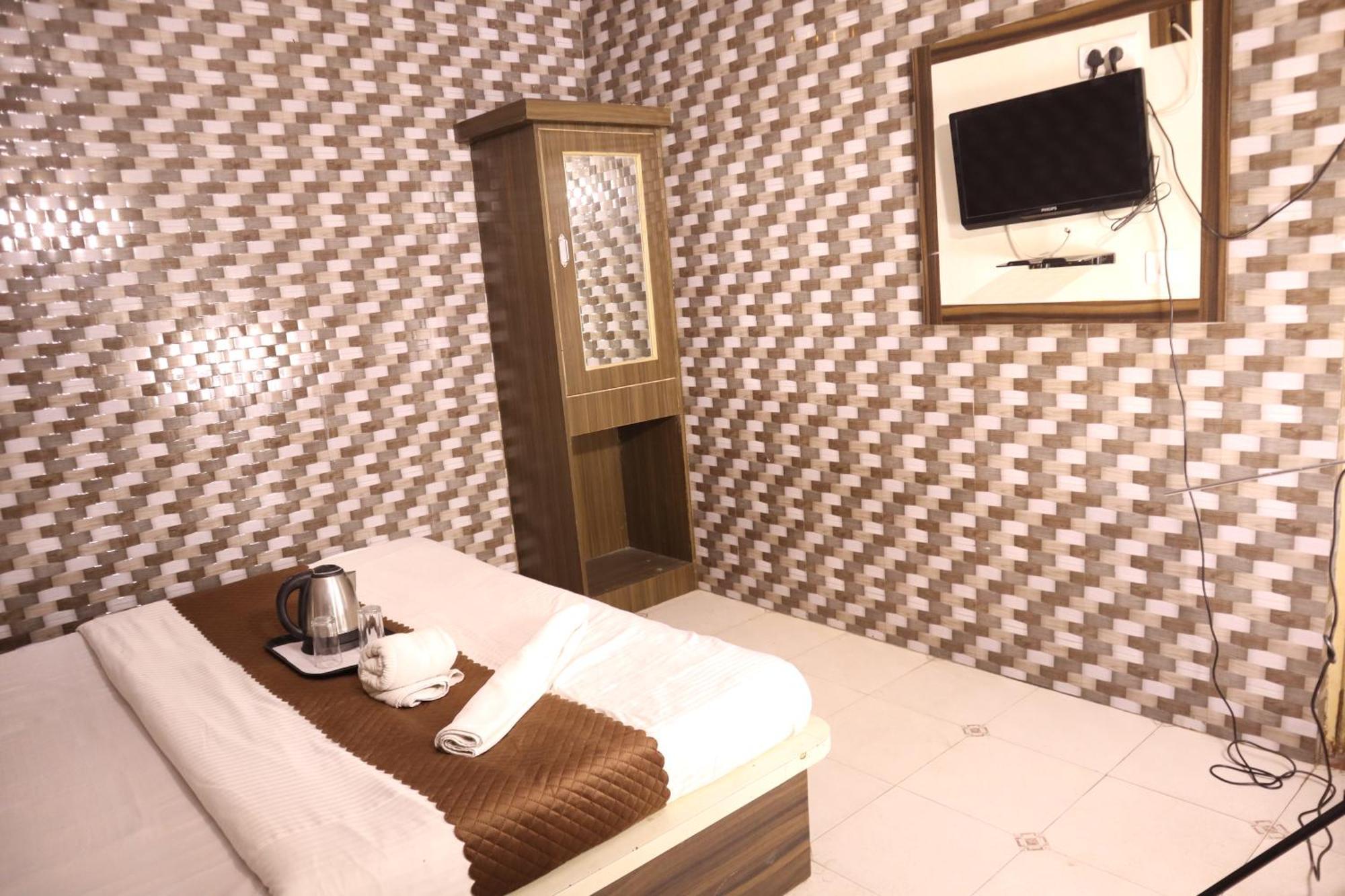 Hotel P R Palace 勒克瑙 外观 照片