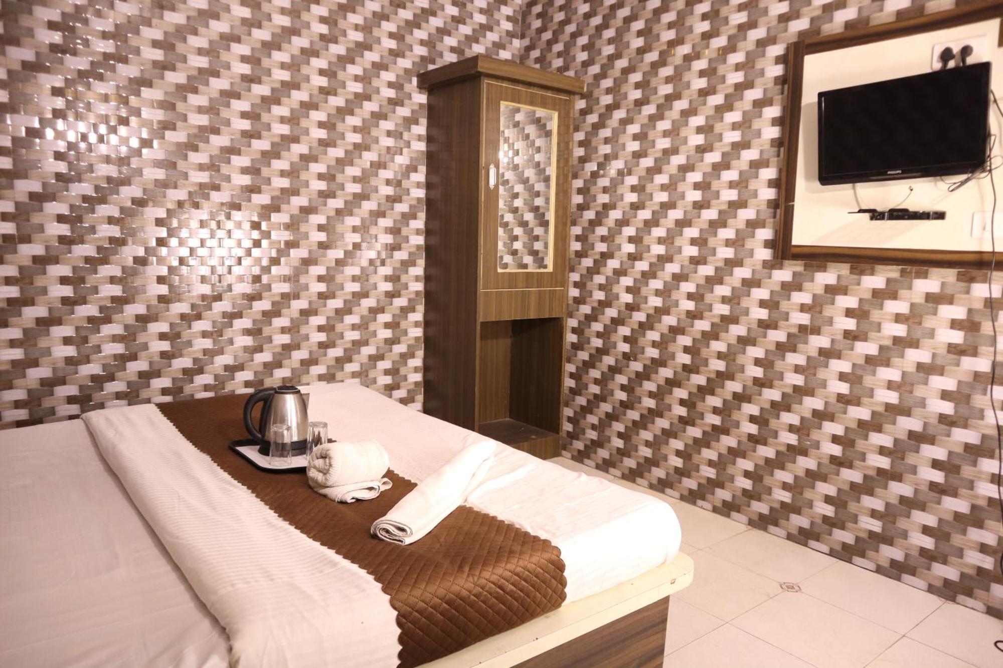 Hotel P R Palace 勒克瑙 外观 照片